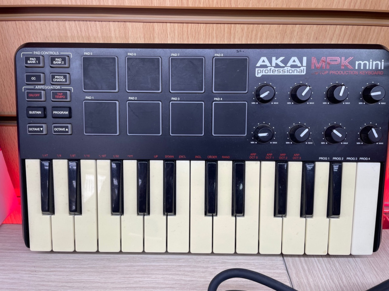 Клавиатура Akai MPK MINI